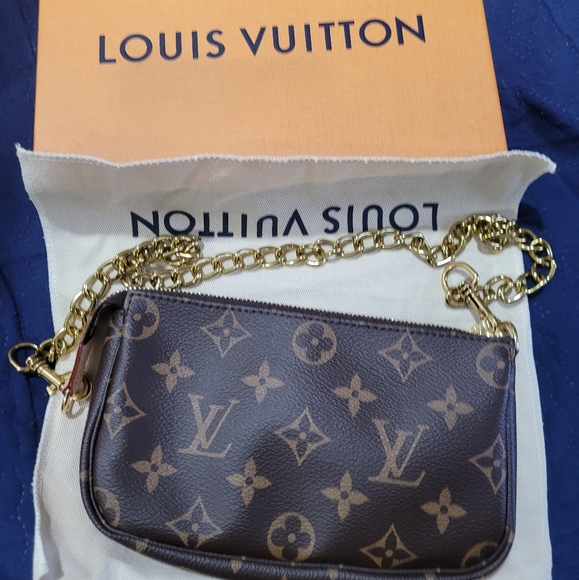 Louis Vuitton cosmetic Pouch New - Picture 2 of 12